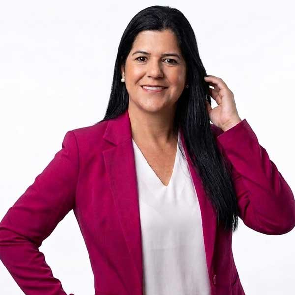 Thais Ferra
